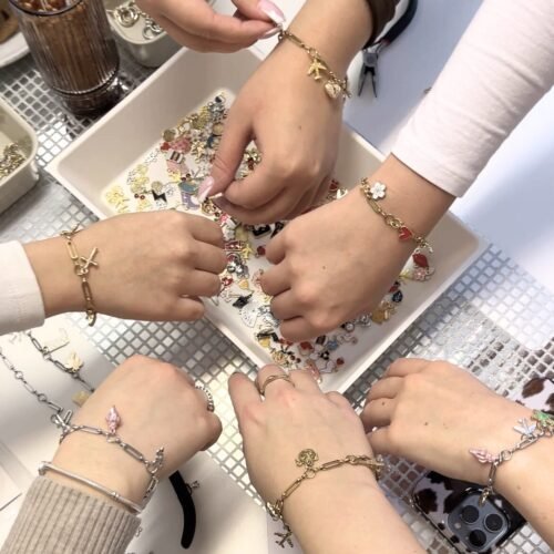 Charm karkötő workshop Budapest Atelier D7 studió